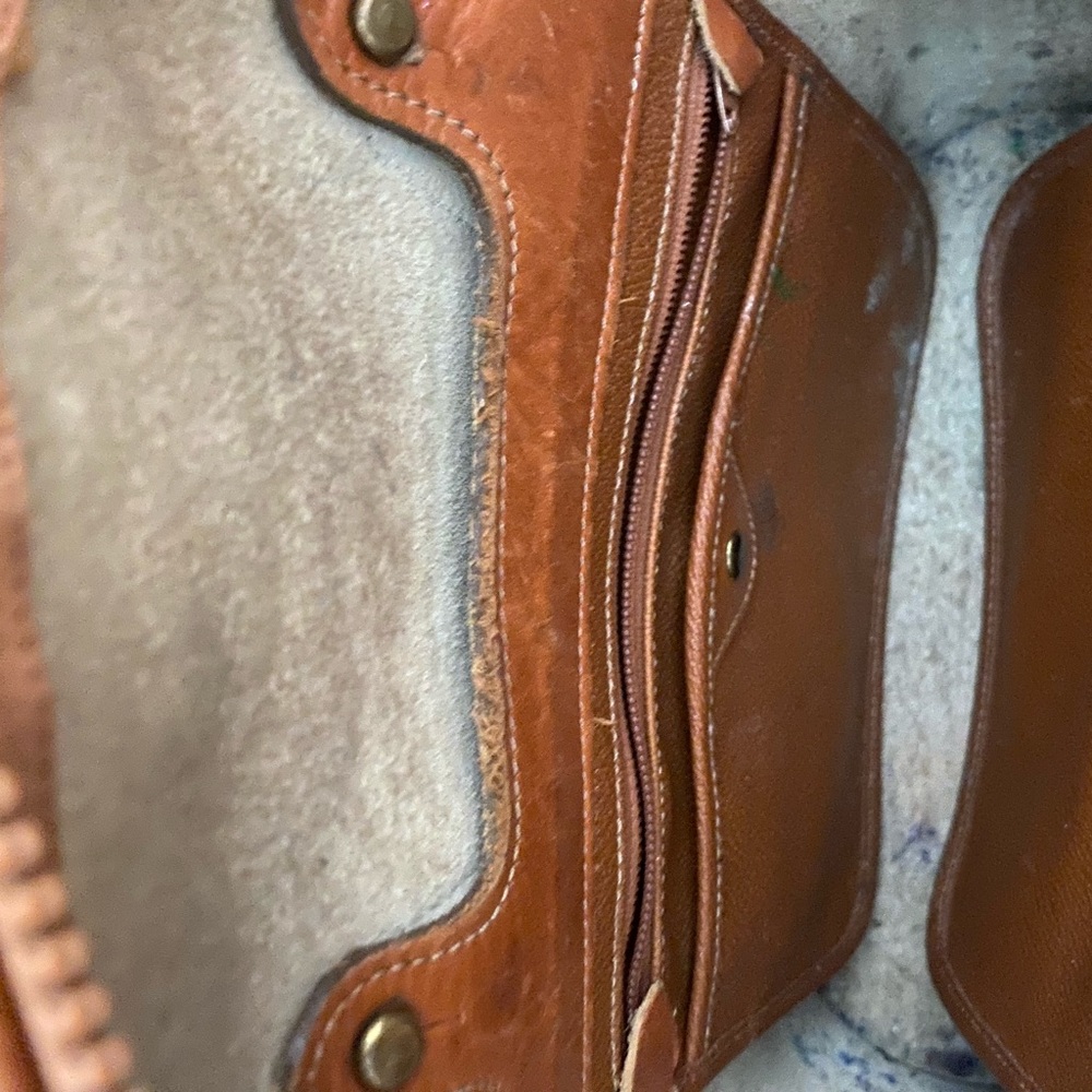 Dooney & Bourke cream leather purse - Picture 10 of 10